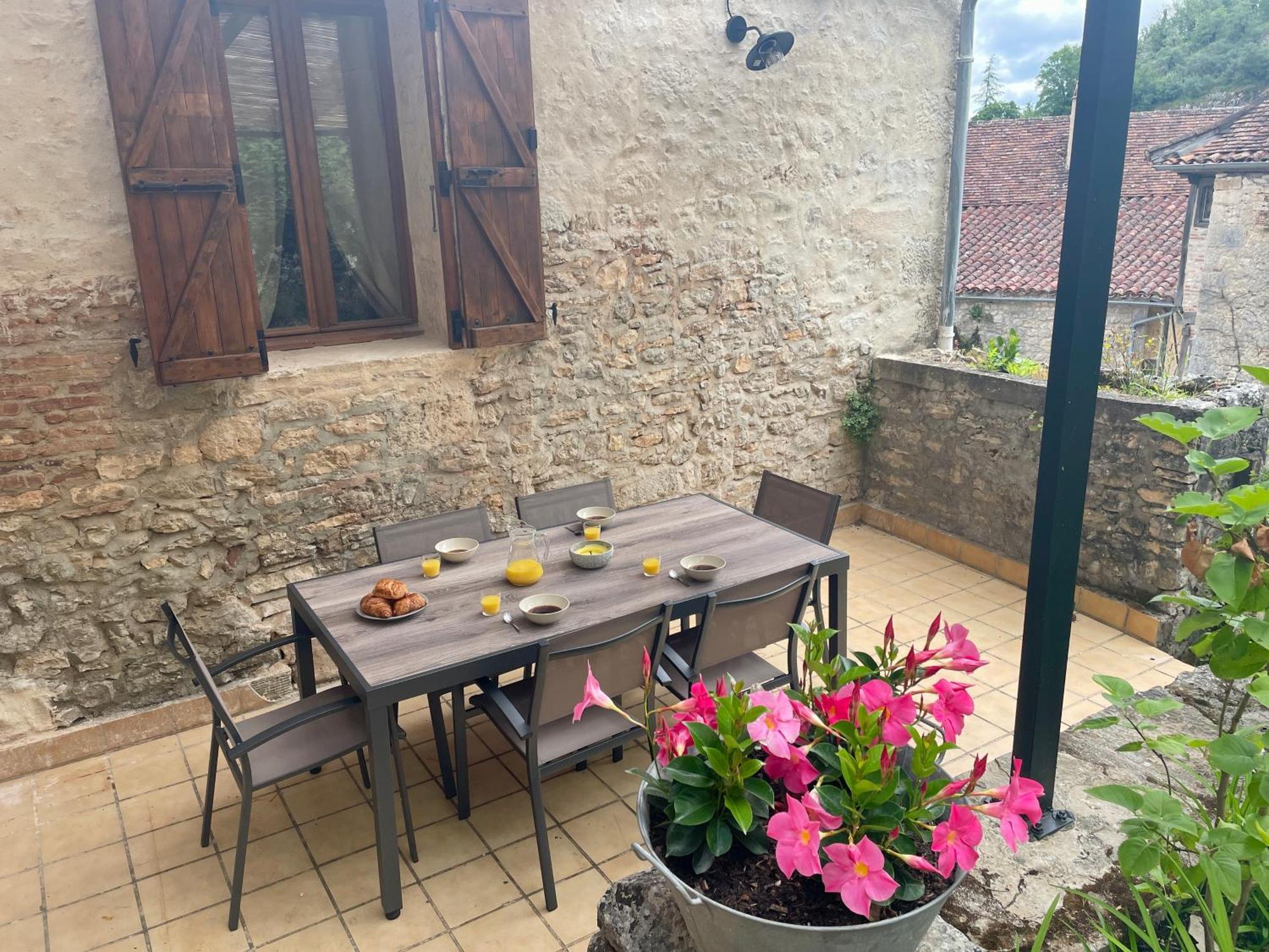 Casa vacanze Maison Coeur De St-cirq-lapopie Charme Jardin Clim *